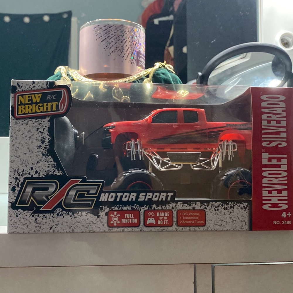 Toy car